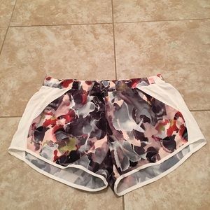 Women’s Under Armour fly by shorts.